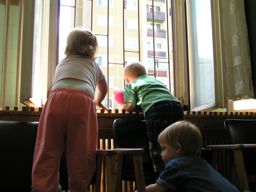 lili+levi+levi_2010_06_28.jpg