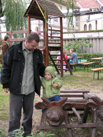 levi+apa_2010_09_25_7.jpg
