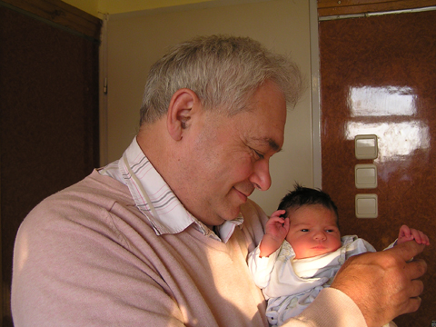 iza+nagypapa_2011_06_11.jpg iza+nagypapa_2011_06_11.jpg