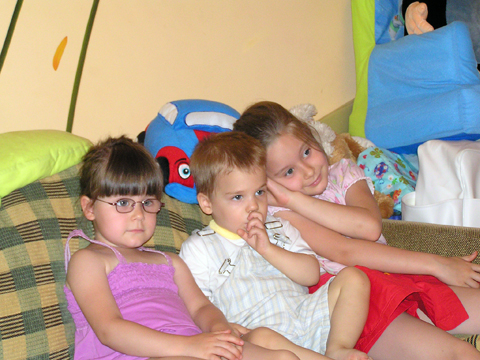 levi+viki+brigi_2011_06_04.jpg levi+viki+brigi_2011_06_04.jpg