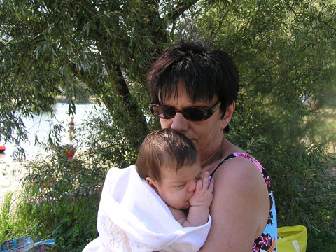 iza+nagymami_2011_08_22_1.jpg